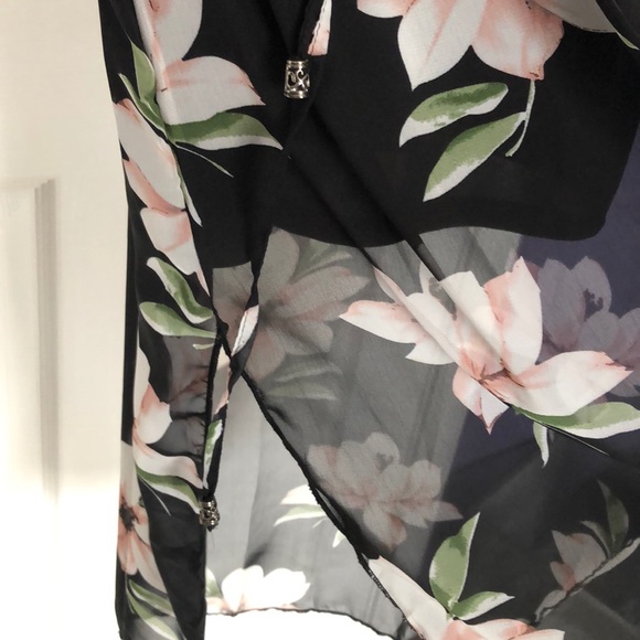 🥳 Beautiful Hi-Low Fashion (M) Dress - Picture 2 of 3